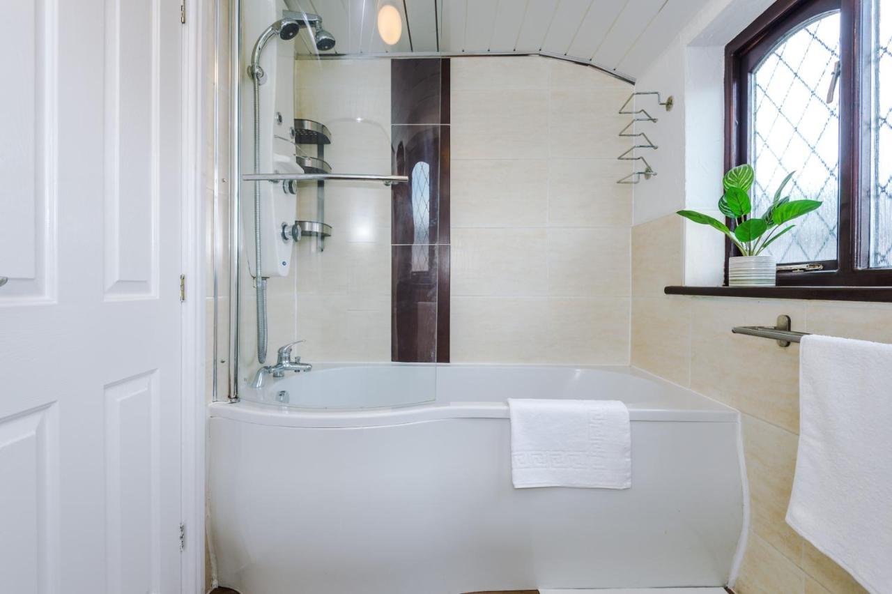 Sunshine Cottage By Happy Sunshine Stay Golborne Kültér fotó