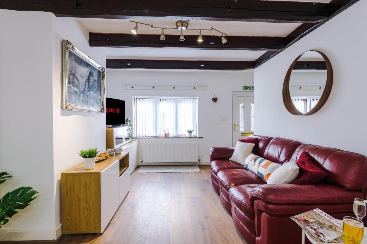 Sunshine Cottage By Happy Sunshine Stay Golborne Kültér fotó