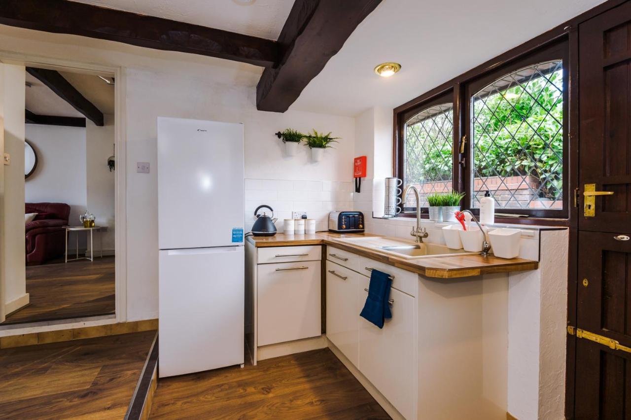 Sunshine Cottage By Happy Sunshine Stay Golborne Kültér fotó