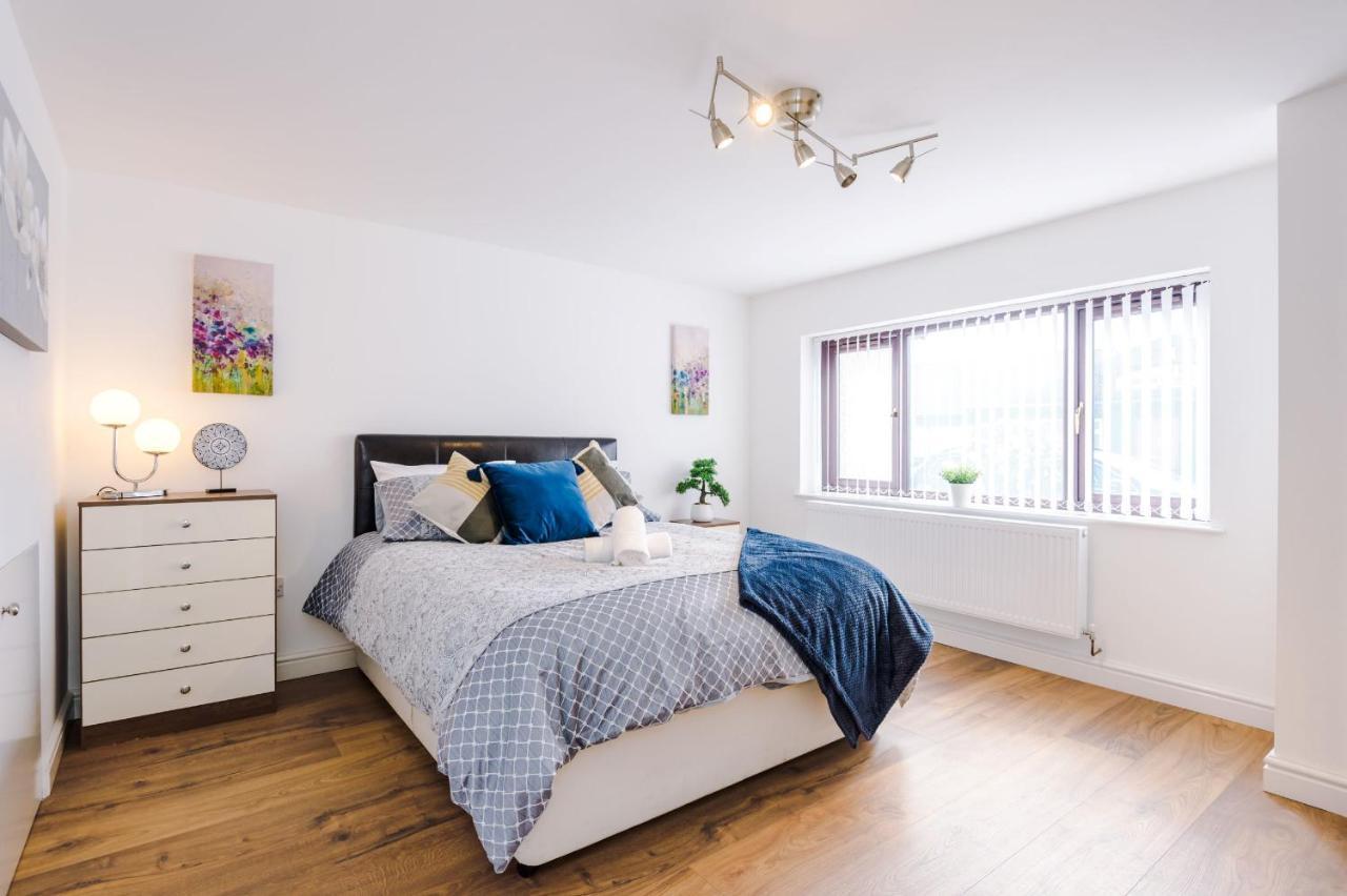 Sunshine Cottage By Happy Sunshine Stay Golborne Kültér fotó