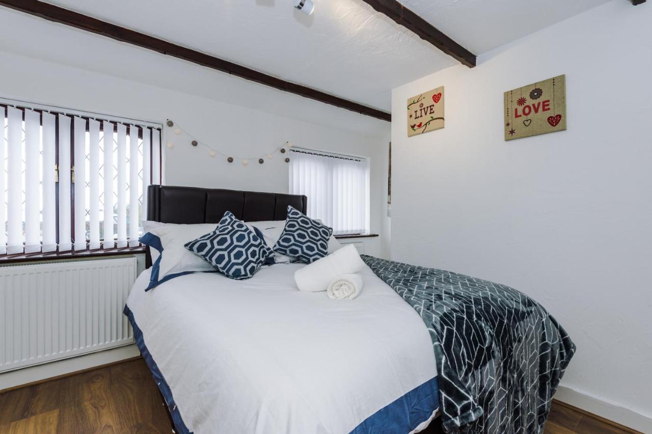 Sunshine Cottage By Happy Sunshine Stay Golborne Kültér fotó